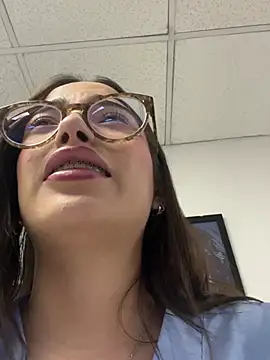 Snapshot of Sweet_Milaa1 chatting on June 2026 07:03:02 PM Sweet Milaa1 online show from June 2026 07:03:02 PM