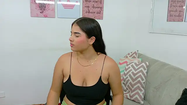 Snapshot of Mulan_rousse chatting on May 2026 01:28:01 PM Mulan rousse online show from May 2026 01:28:01 PM