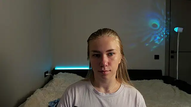 Snapshot of AnnaAlexArti chatting on June 2026 05:12:01 AM AnnaAlexArti online show from June 2026 05:12:01 AM