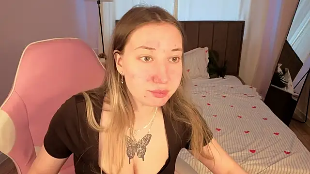Snapshot of Lilyy_Lark chatting on May 2026 01:25:02 AM Lilyy Lark online show from May 2026 01:25:02 AM