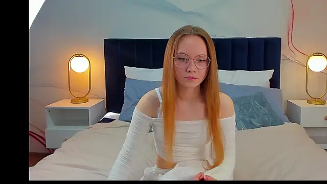 Snapshot of FloraLarsson chatting on May 2026 03:37:02 AM FloraLarsson online show from May 2026 03:37:02 AM