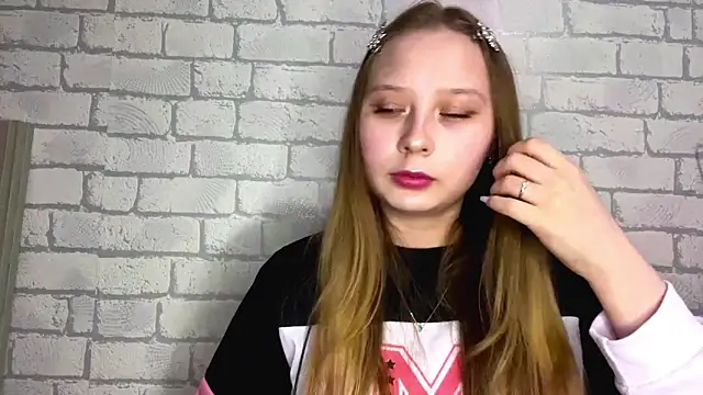 MertieVandusen online show from April 2026 04:24:02 PM