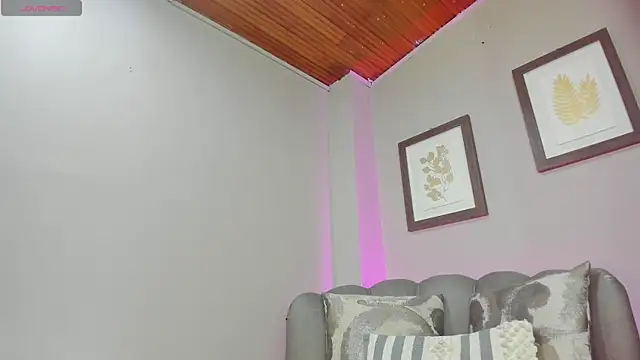 Roxanna moore online show from June 2026 05:07:01 AM