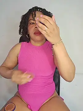 Cassandra em  online show from May 2026 04:56:02 PM