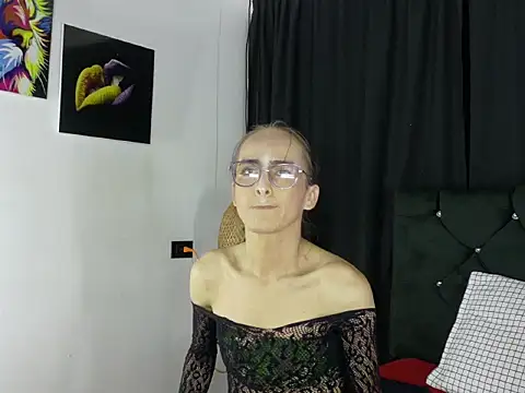Snapshot of dulce_alexandra chatting on May 2026 12:12:01 PM dulce alexandra online show from May 2026 12:12:01 PM