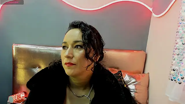 Elizabeth bennett online show from May 2026 01:18:02 PM