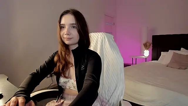Elvienne online show from June 2026 03:18:02 AM
