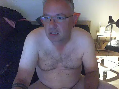 Snapshot of GeorgeCarlo chatting on June 2026 10:05:02 PM GeorgeCarlo online show from June 2026 10:05:02 PM