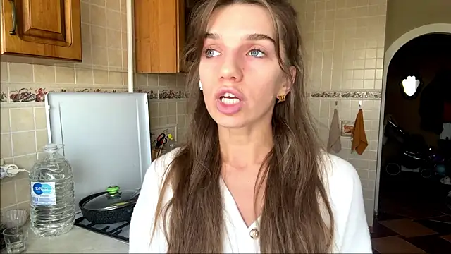 Snapshot of TrishIsaac chatting on May 2026 08:20:02 AM TrishIsaac online show from May 2026 08:20:02 AM