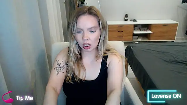 PolinaXXXXXJones online show from May 2026 05:18:01 PM
