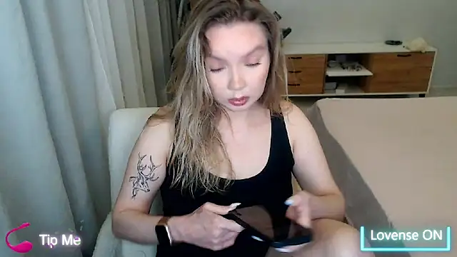 PolinaXXXXXJones online show from May 2026 06:38:01 PM