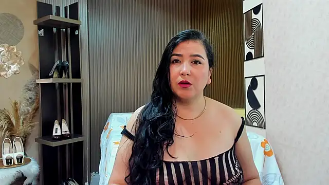 Snapshot of BBWLuxuryMuse chatting on May 2026 12:00:01 PM BBWLuxuryMuse online show from May 2026 12:00:01 PM