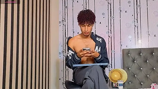 Snapshot of Alex_Bloom chatting on June 2026 07:16:02 PM Alex Bloom online show from June 2026 07:16:02 PM