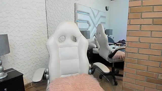 KattyLilli online show from June 2026 11:07:01 PM