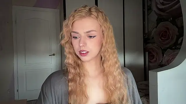 ScarlettRosy online show from May 2026 04:06:01 AM