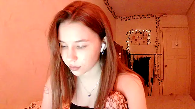 Snapshot of PollyStix chatting on May 2026 03:30:02 PM PollyStix online show from May 2026 03:30:02 PM