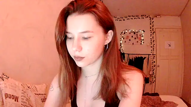 Snapshot of PollyStix chatting on May 2026 03:27:01 PM PollyStix online show from May 2026 03:27:01 PM