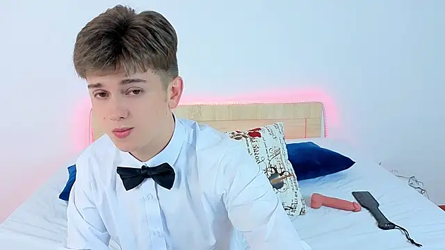 Miless Cooper online show from June 2026 02:26:02 PM