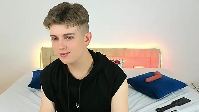 Snapshot of Miless_Cooper chatting on June 2026 03:51:02 AM Miless Cooper online show from June 2026 03:51:02 AM