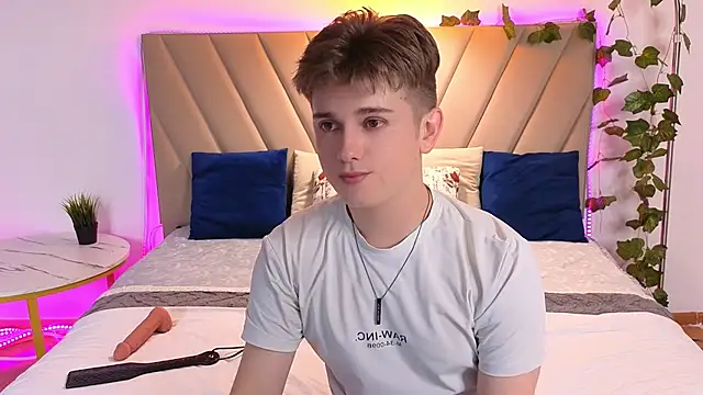 Snapshot of Miless_Cooper chatting on July 2026 08:11:01 PM Miless Cooper online show from July 2026 08:11:01 PM