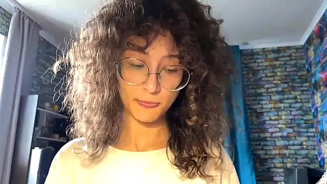 Snapshot of CurlyWinx chatting on May 2026 06:42:01 AM CurlyWinx online show from May 2026 06:42:01 AM