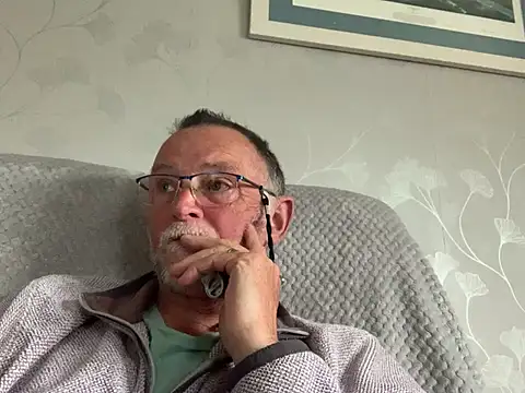 Snapshot of Moonraker64 chatting on May 2026 06:47:02 PM Moonraker64 online show from May 2026 06:47:02 PM