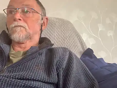 Snapshot of Moonraker64 chatting on June 2026 05:13:02 PM Moonraker64 online show from June 2026 05:13:02 PM