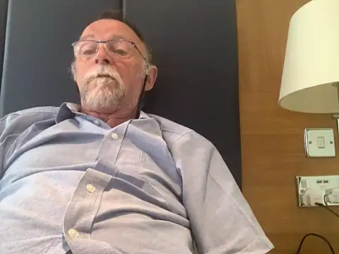 Snapshot of Moonraker64 chatting on June 2026 03:24:02 PM Moonraker64 online show from June 2026 03:24:02 PM