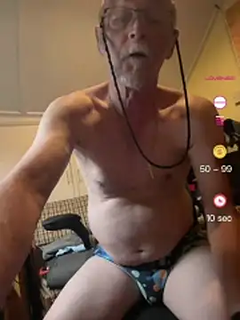 Snapshot of Moonraker64 chatting on August 2026 09:39:02 PM Moonraker64 online show from August 2026 09:39:02 PM