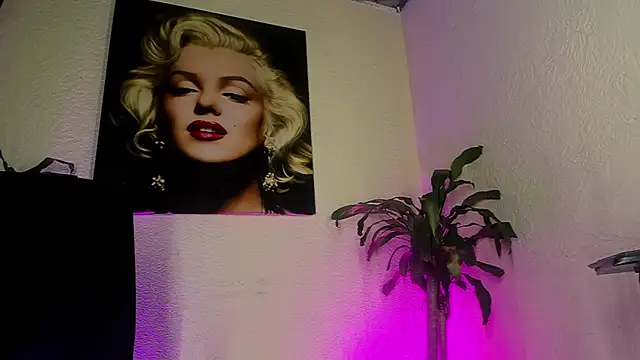 Snapshot of Miss_Isa_ chatting on June 2026 08:00:02 PM Miss Isa online show from June 2026 08:00:02 PM
