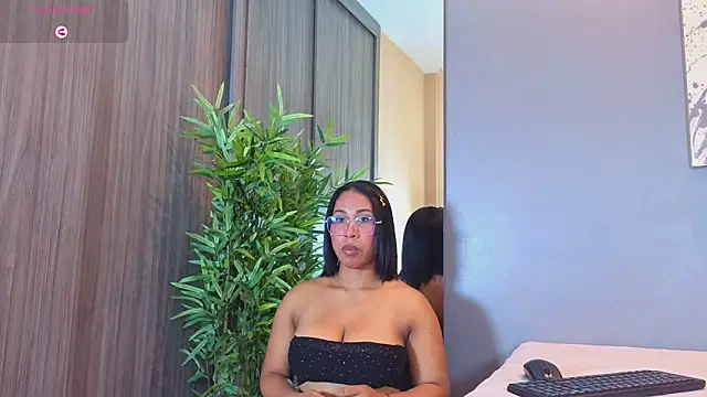 Karlie moore  online show from May 2026 09:22:02 PM