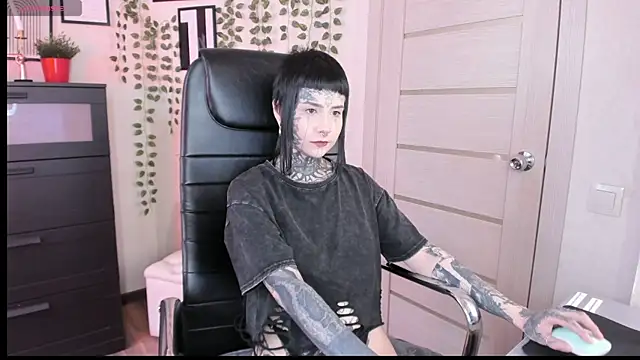 Snapshot of Bloood__Mary chatting on June 2026 11:02:01 AM Bloood Mary online show from June 2026 11:02:01 AM