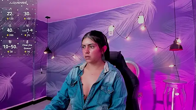 Snapshot of MishRaven chatting on July 2026 08:03:02 PM MishRaven online show from July 2026 08:03:02 PM