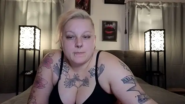Snapshot of Lady_Peggi chatting on May 2026 09:09:02 PM Lady Peggi online show from May 2026 09:09:02 PM