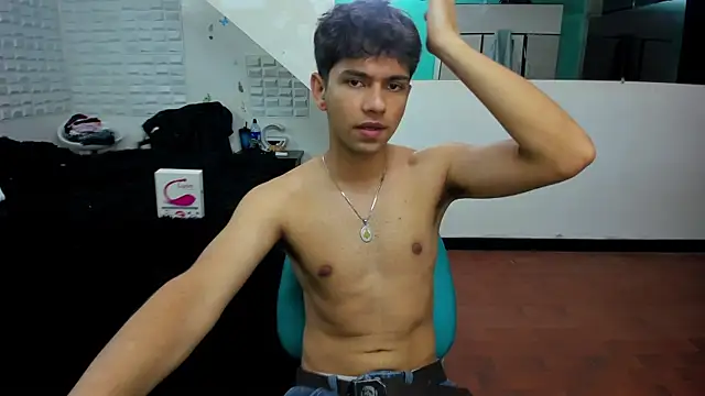 Erick hot12 online show from May 2026 08:05:02 PM