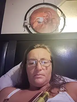 Snapshot of Queenle91 chatting on May 2026 12:18:01 AM Queenle91 online show from May 2026 12:18:01 AM