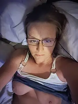 Snapshot of Queenle91 chatting on May 2026 03:15:01 AM Queenle91 online show from May 2026 03:15:01 AM