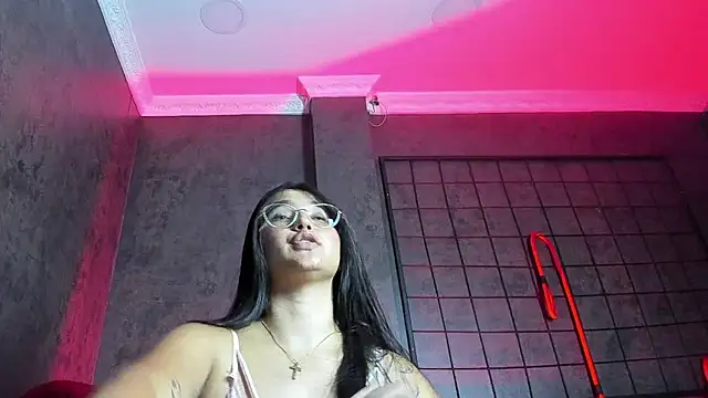 Snapshot of Janett_Moore chatting on May 2026 02:45:01 PM Janett Moore online show from May 2026 02:45:01 PM