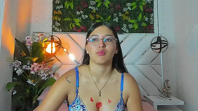Snapshot of Janett_Moore chatting on June 2026 01:02:01 PM Janett Moore online show from June 2026 01:02:01 PM