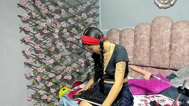 Sharlotshh online show from July 2026 03:42:01 AM