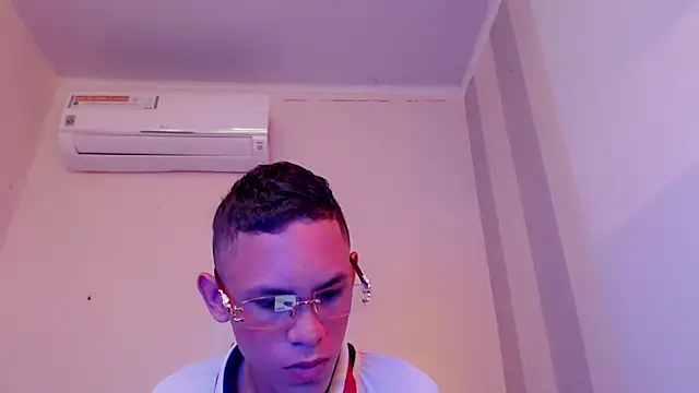 Snapshot of sombra_18 chatting on August 2026 11:19:01 PM sombra 18 online show from August 2026 11:19:01 PM