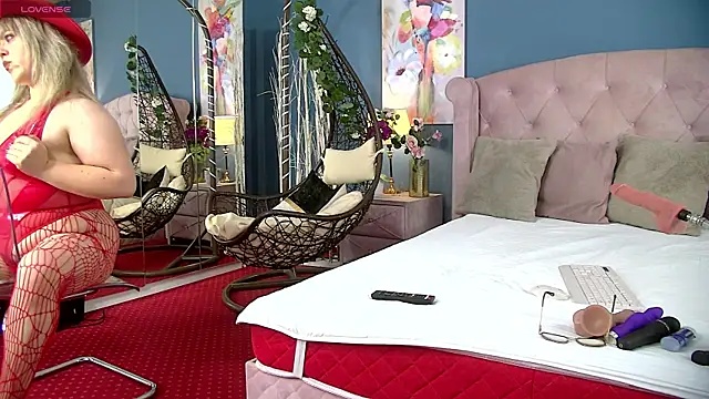 ZoeSkyee online show from July 2026 09:16:01 PM
