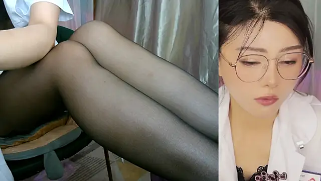 honeypeach666 online show from May 2026 02:24:02 PM