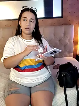 Snapshot of Isabella_cherry69 chatting on June 2026 12:14:01 PM Isabella cherry69 online show from June 2026 12:14:01 PM