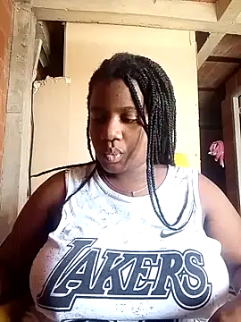 Snapshot of HannaTuner chatting on May 2026 08:03:01 PM HannaTuner online show from May 2026 08:03:01 PM