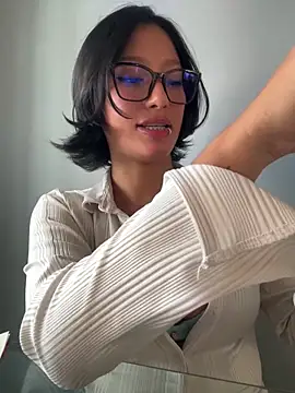 Snapshot of yazmin_rouse_ chatting on June 2026 05:03:04 PM yazmin rouse online show from June 2026 05:03:04 PM