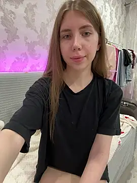 EvaAkiins online show from June 2026 06:43:01 PM