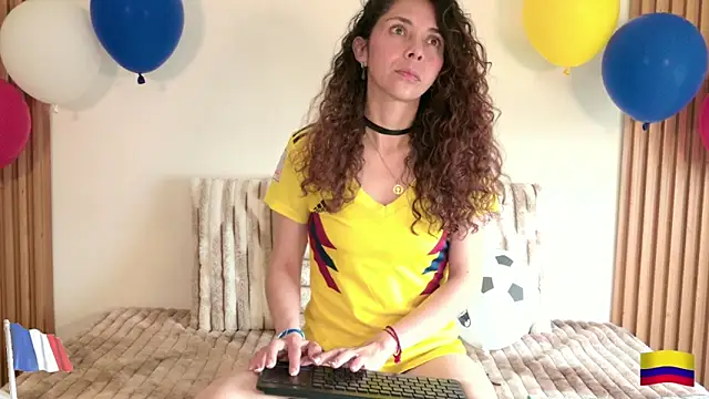 Snapshot of alissonandree chatting on June 2026 05:03:02 PM alissonandree online show from June 2026 05:03:02 PM