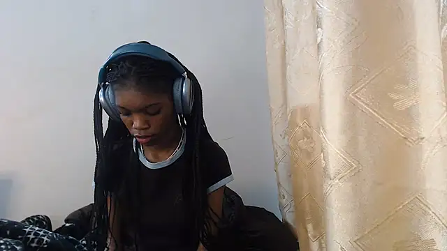 Snapshot of PetiteBarbie_05 chatting on August 2026 05:23:02 AM PetiteBarbie 05 online show from August 2026 05:23:02 AM