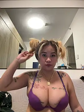 Snapshot of queenmia__ph chatting on July 2026 04:55:02 PM queenmia ph online show from July 2026 04:55:02 PM